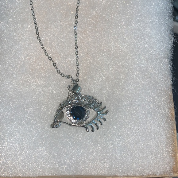 ⭐️SALE⭐️ NEW Magic Eyes Eyelashes Teardrop Pendant Necklace - Picture 6 of 7